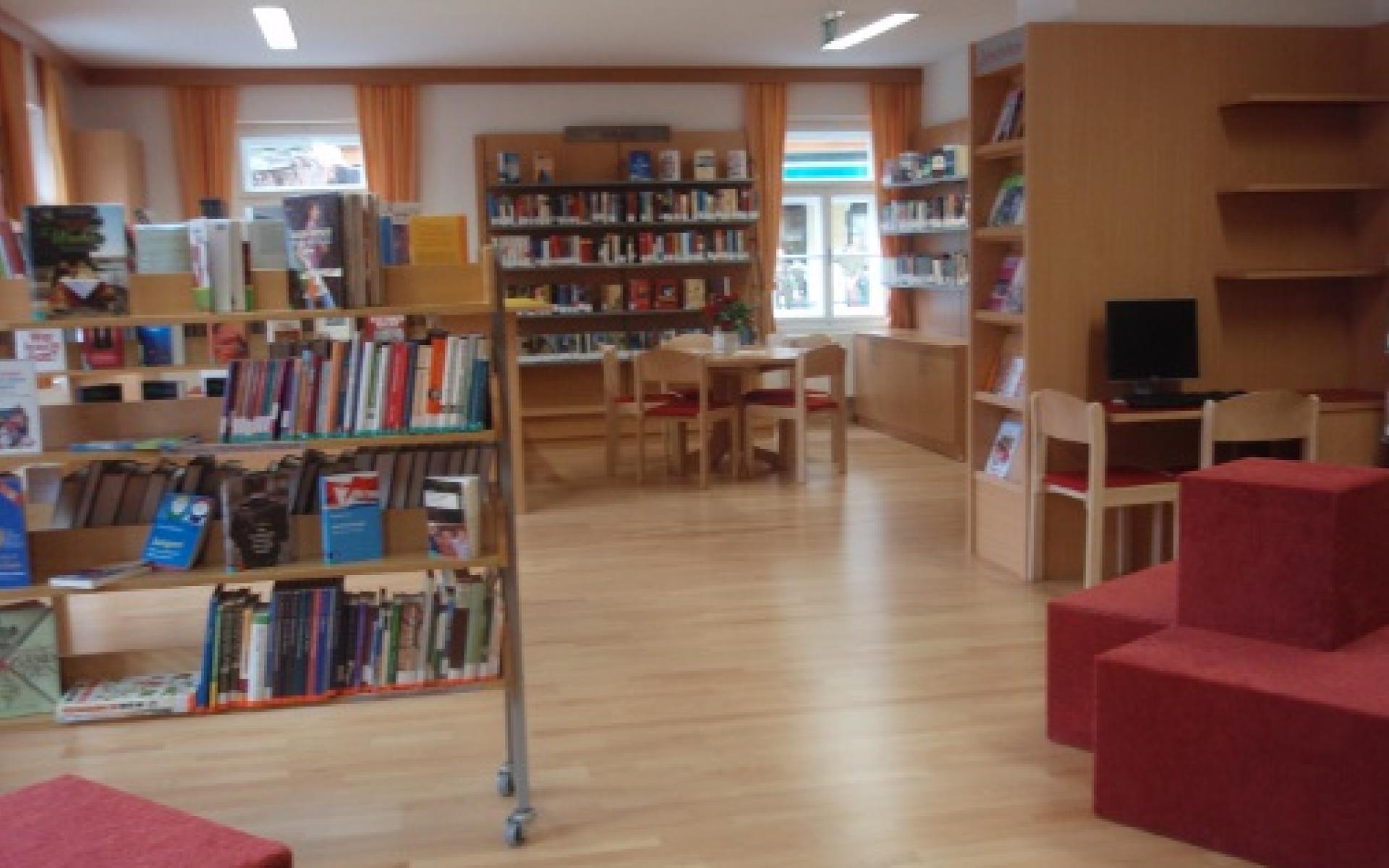 Innenansicht der Bibliothek der Pfarre Bad Hofgastein